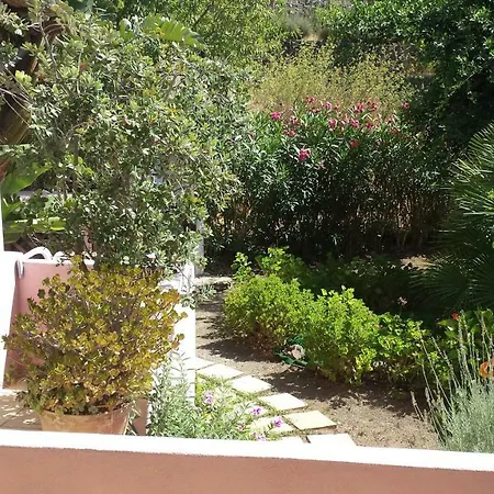 Holiday home Salina Acroeoliano In *