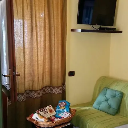 Сasa de vacaciones Salina Acroeoliano In *